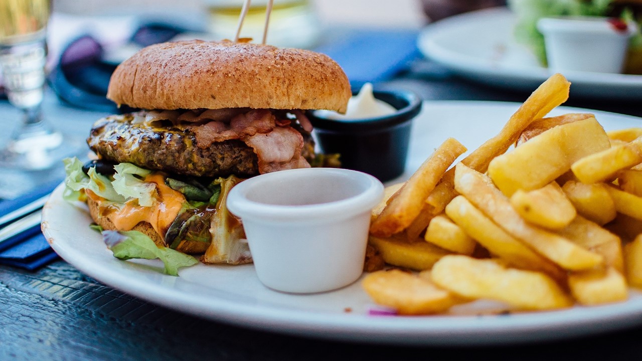 A PERIGOSA RELAÇÃO ENTRE A MÁ ALIMENTAÇÃO, OBESIDADE E SEUS RISCOS